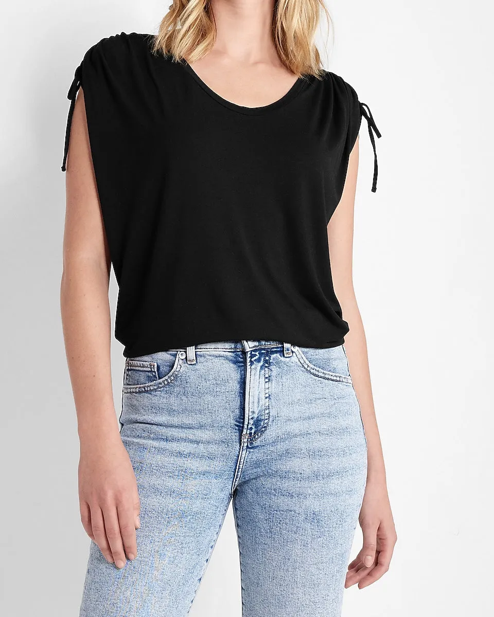 Short Sleeve Ruched Shoulder Relaxed Tee in Pitch Black