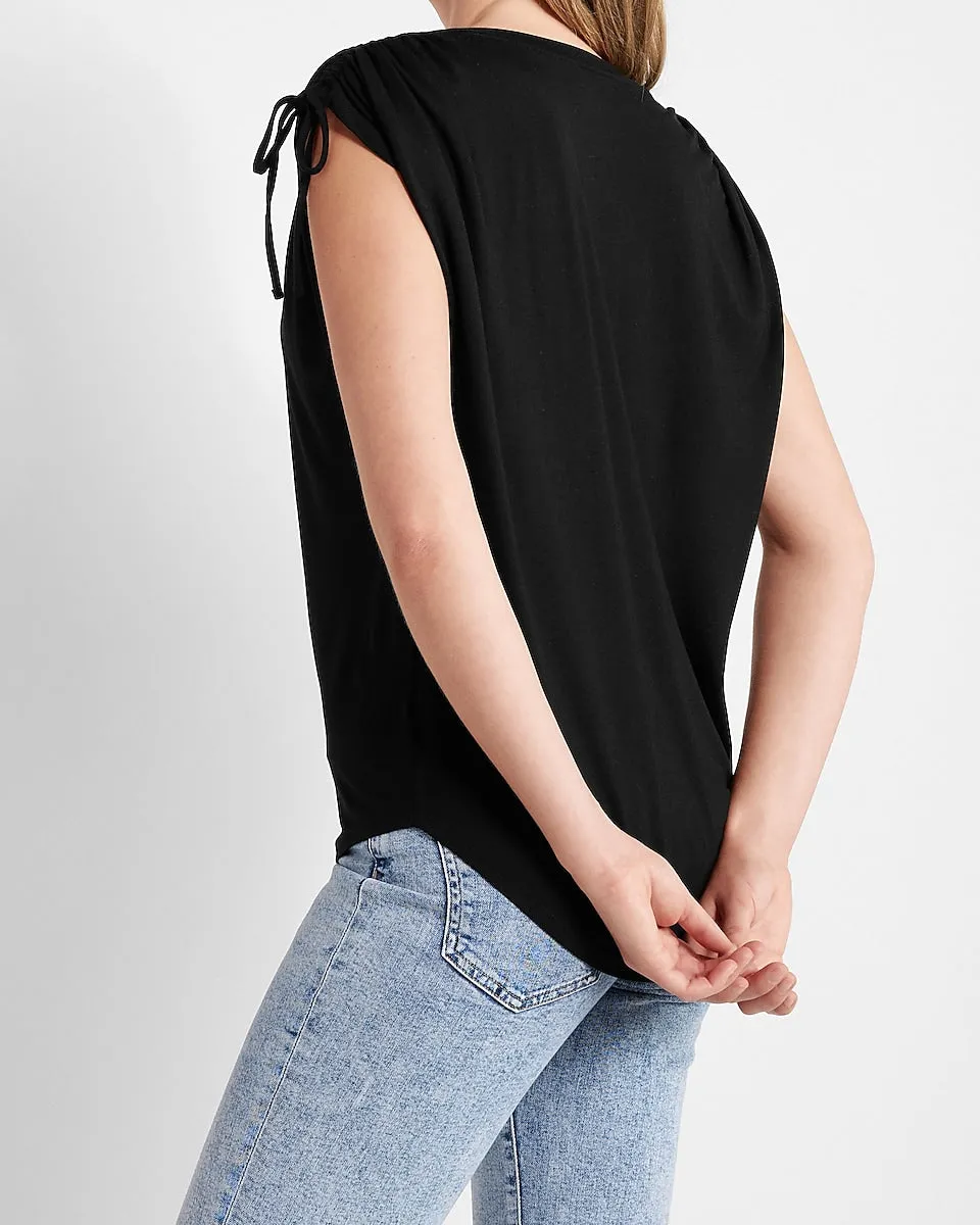 Short Sleeve Ruched Shoulder Relaxed Tee in Pitch Black